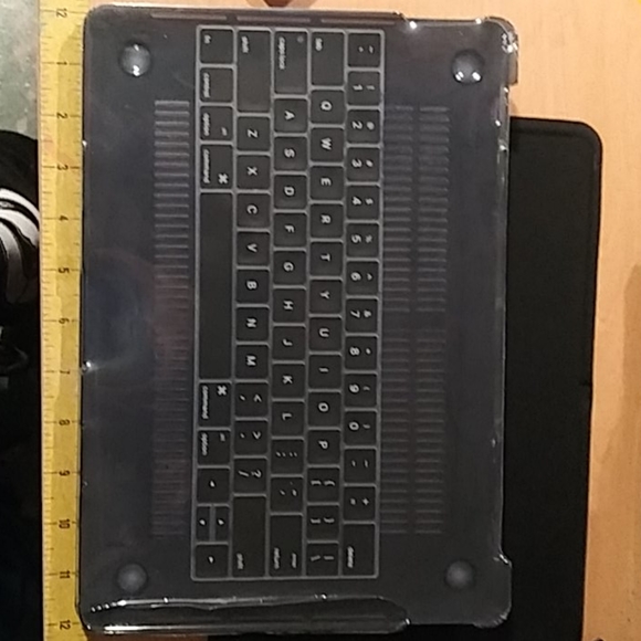 NIP Mac Book Pro 13 Hard shell case & EXTRAS - Picture 2 of 6